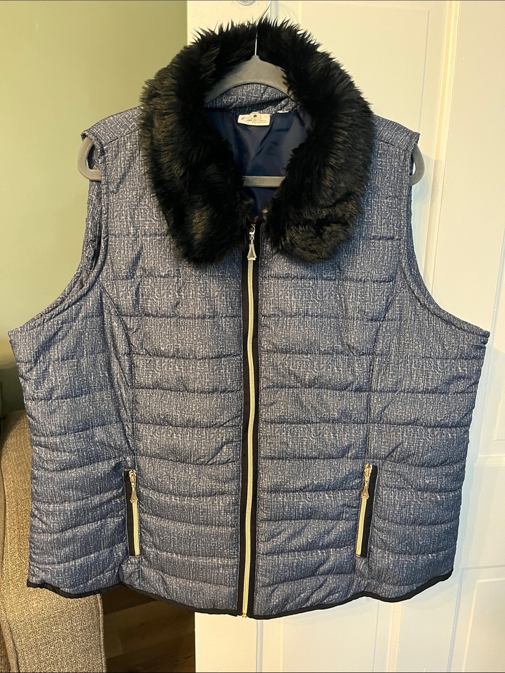 Kim Rogers Woman 2X Blue Outerwear Quilted Vest with detachable faux fur collar